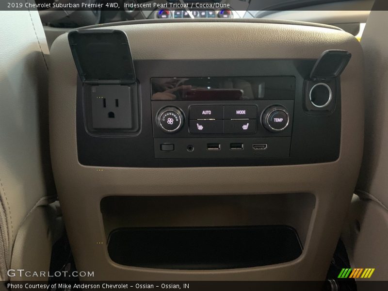 Iridescent Pearl Tricoat / Cocoa/Dune 2019 Chevrolet Suburban Premier 4WD