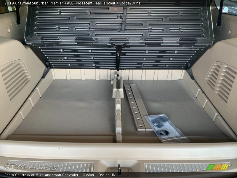 Iridescent Pearl Tricoat / Cocoa/Dune 2019 Chevrolet Suburban Premier 4WD