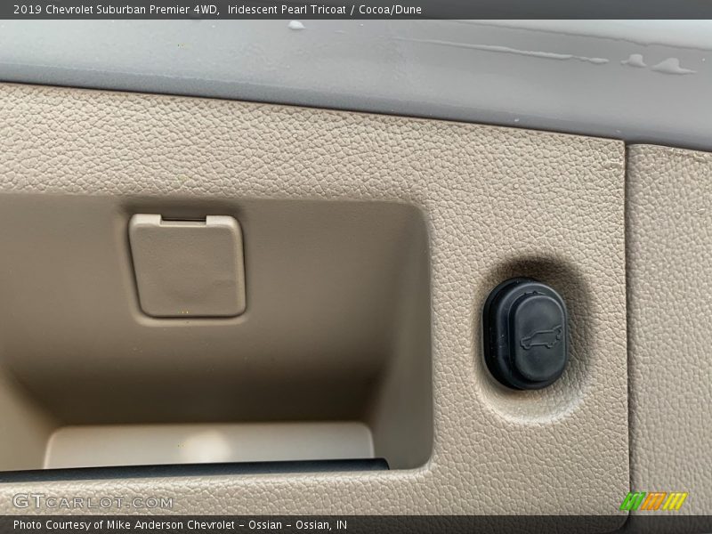 Iridescent Pearl Tricoat / Cocoa/Dune 2019 Chevrolet Suburban Premier 4WD