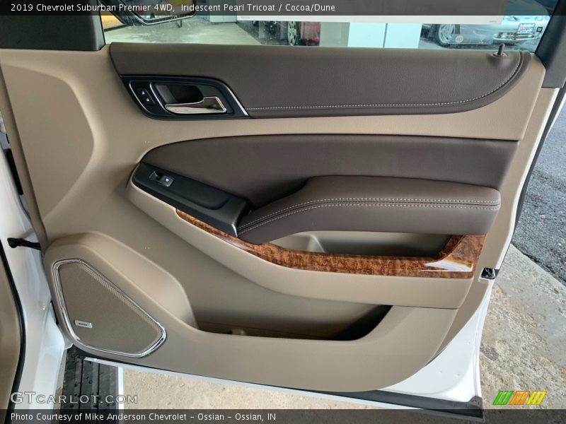 Iridescent Pearl Tricoat / Cocoa/Dune 2019 Chevrolet Suburban Premier 4WD