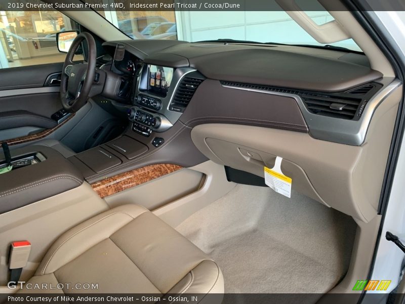 Iridescent Pearl Tricoat / Cocoa/Dune 2019 Chevrolet Suburban Premier 4WD