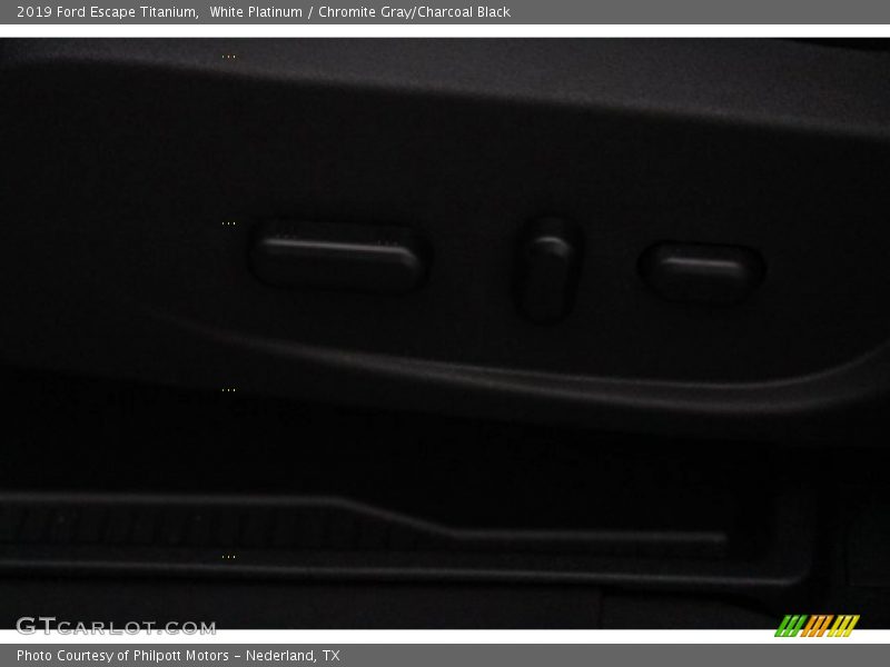 White Platinum / Chromite Gray/Charcoal Black 2019 Ford Escape Titanium