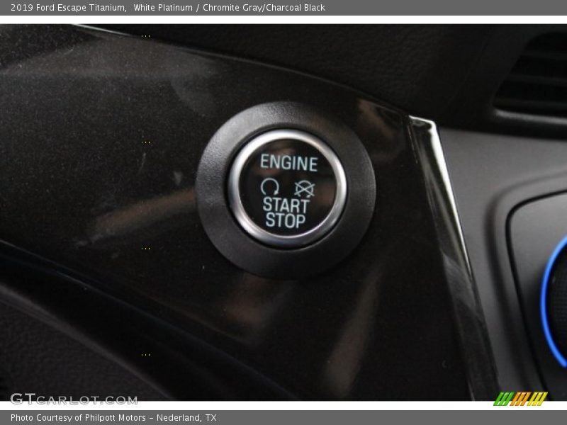 White Platinum / Chromite Gray/Charcoal Black 2019 Ford Escape Titanium