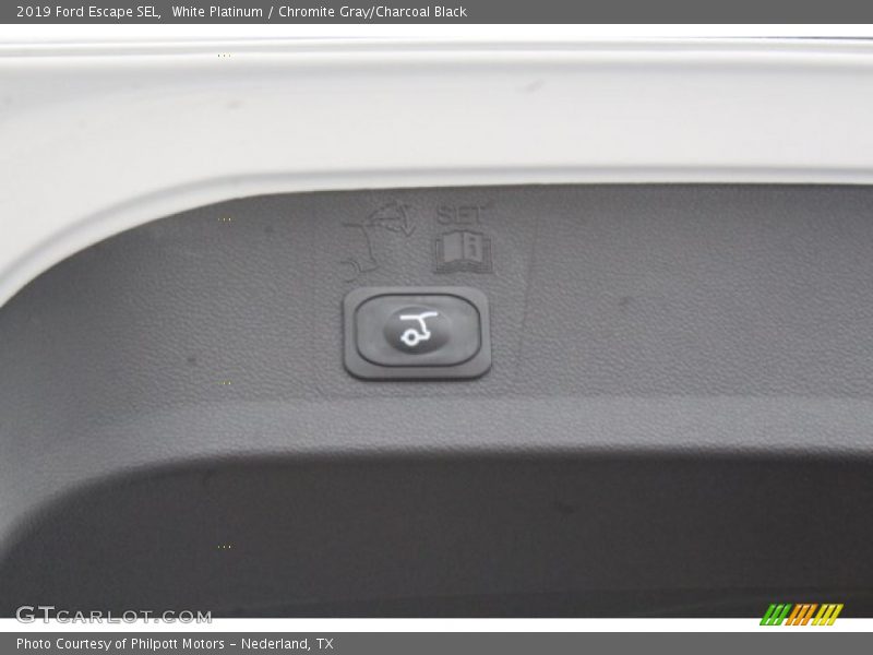 White Platinum / Chromite Gray/Charcoal Black 2019 Ford Escape SEL