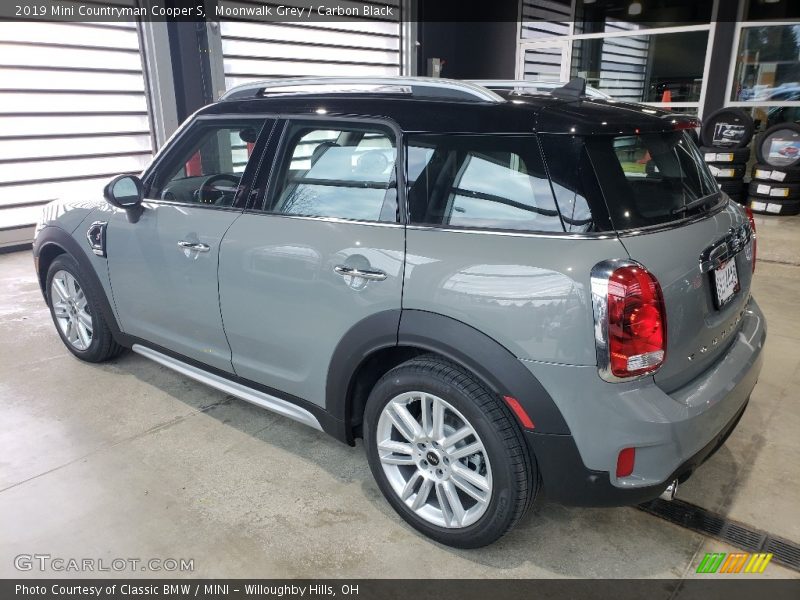 Moonwalk Grey / Carbon Black 2019 Mini Countryman Cooper S