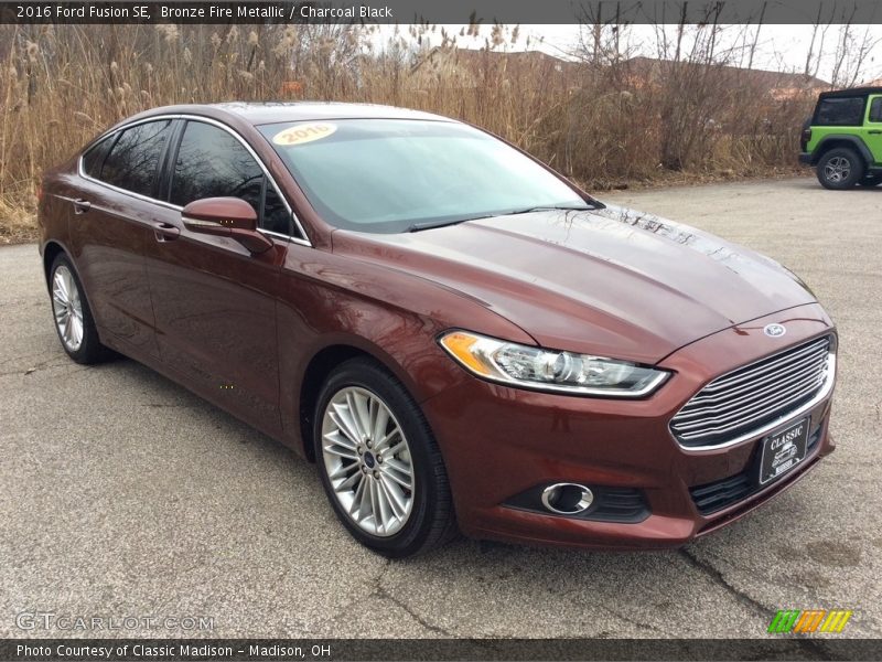Bronze Fire Metallic / Charcoal Black 2016 Ford Fusion SE