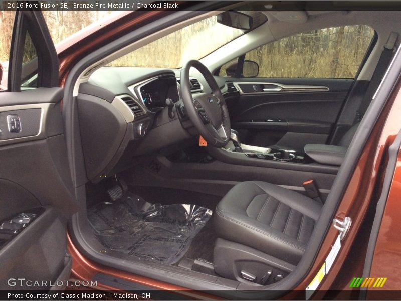 Bronze Fire Metallic / Charcoal Black 2016 Ford Fusion SE