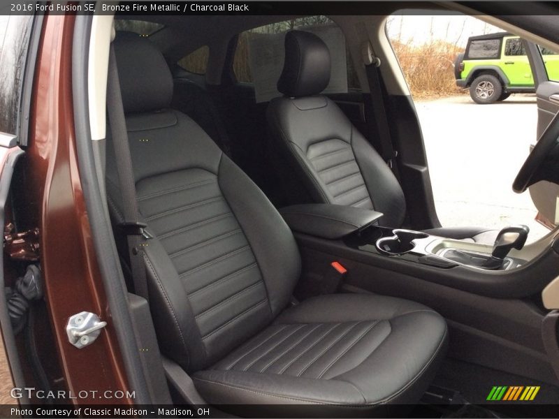 Bronze Fire Metallic / Charcoal Black 2016 Ford Fusion SE