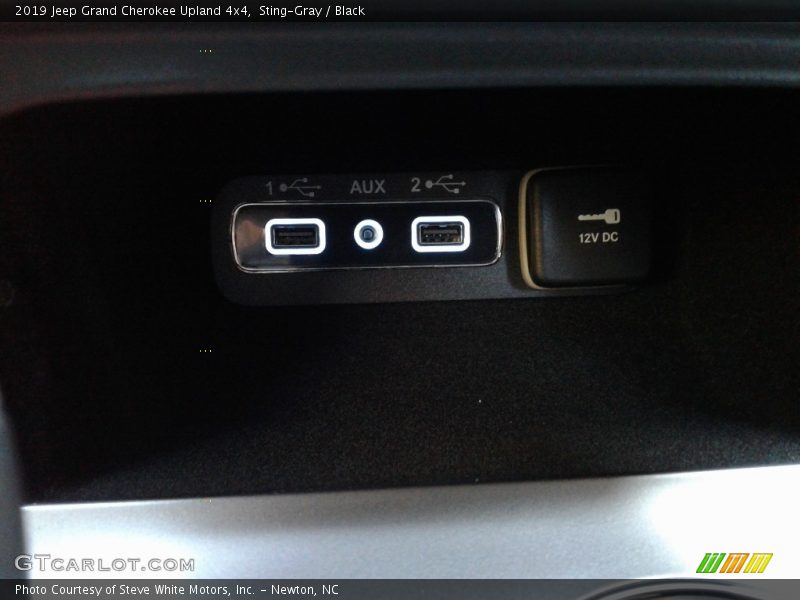Sting-Gray / Black 2019 Jeep Grand Cherokee Upland 4x4