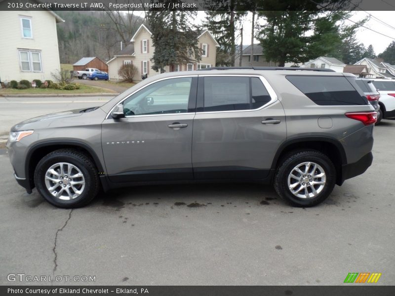 Pepperdust Metallic / Jet Black 2019 Chevrolet Traverse LT AWD