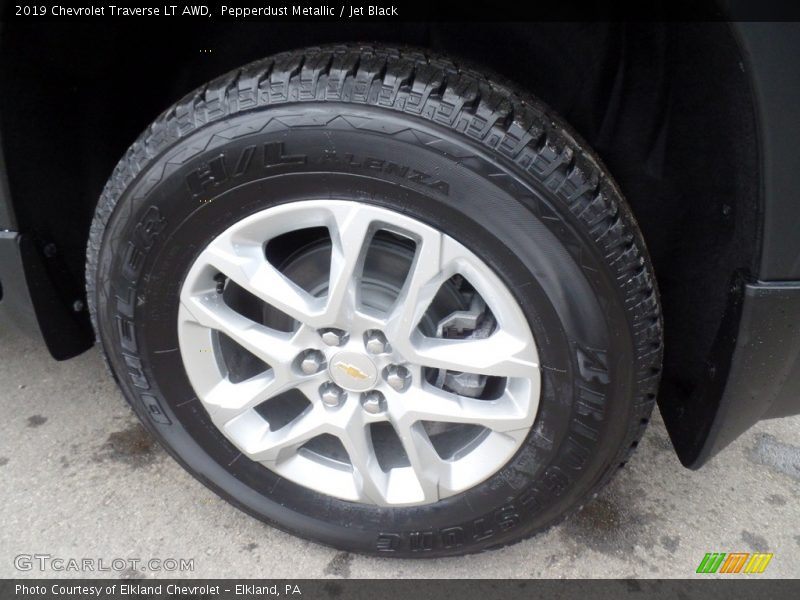Pepperdust Metallic / Jet Black 2019 Chevrolet Traverse LT AWD
