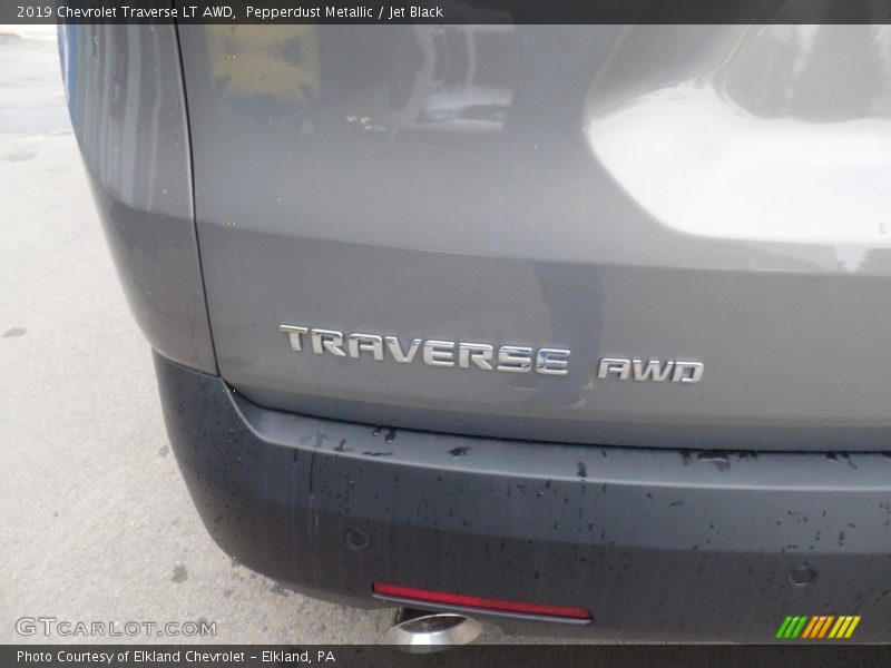 Pepperdust Metallic / Jet Black 2019 Chevrolet Traverse LT AWD