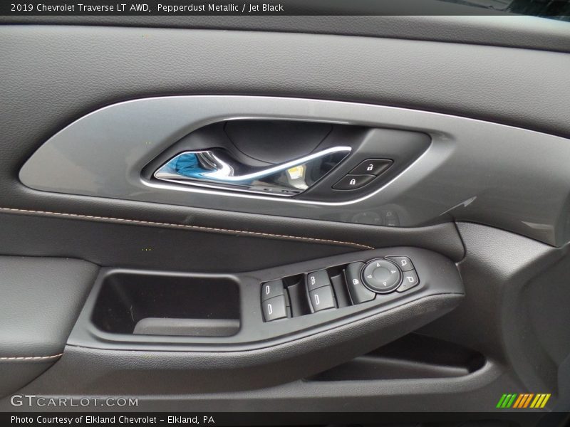 Pepperdust Metallic / Jet Black 2019 Chevrolet Traverse LT AWD