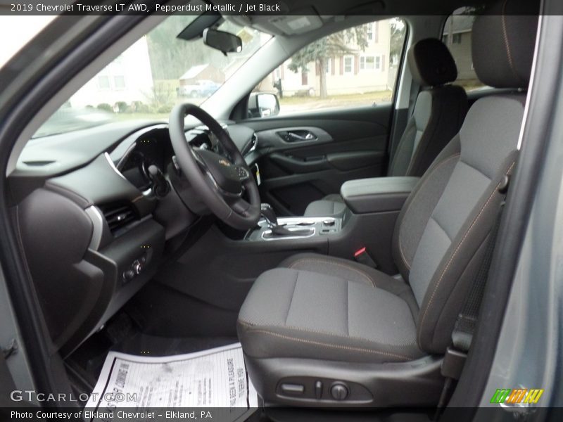 Pepperdust Metallic / Jet Black 2019 Chevrolet Traverse LT AWD