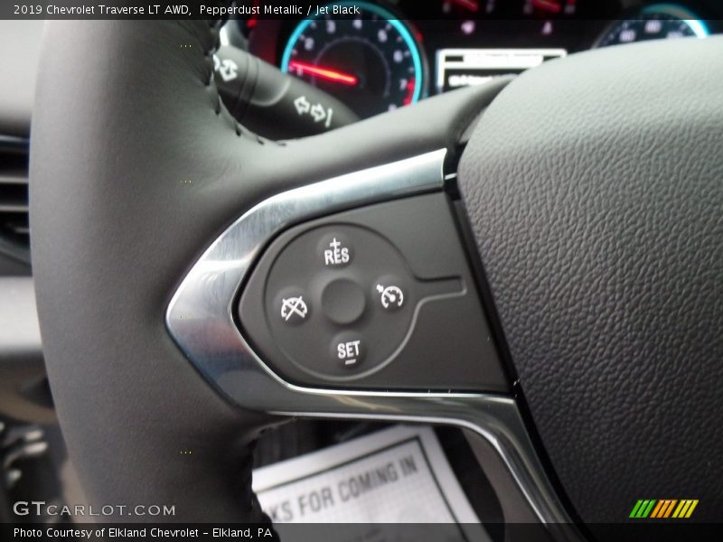 Pepperdust Metallic / Jet Black 2019 Chevrolet Traverse LT AWD