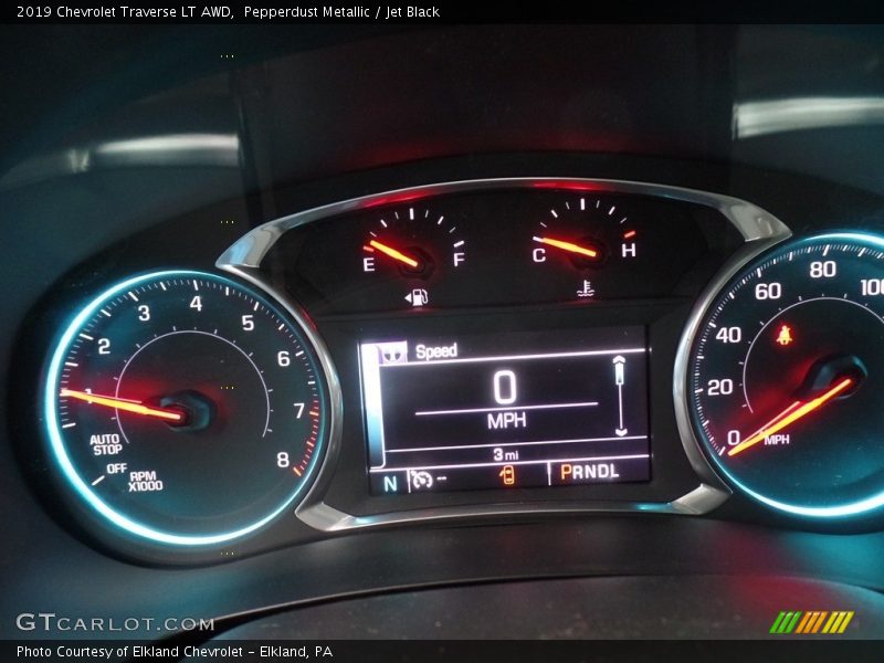 Pepperdust Metallic / Jet Black 2019 Chevrolet Traverse LT AWD