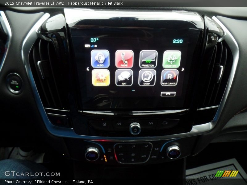 Pepperdust Metallic / Jet Black 2019 Chevrolet Traverse LT AWD