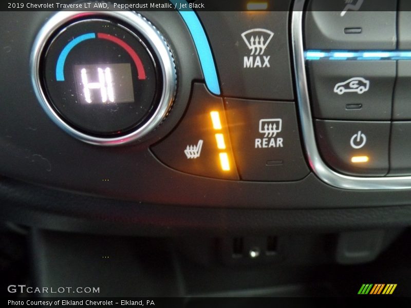 Pepperdust Metallic / Jet Black 2019 Chevrolet Traverse LT AWD