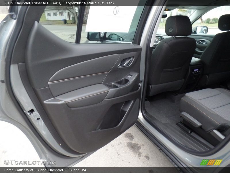Pepperdust Metallic / Jet Black 2019 Chevrolet Traverse LT AWD