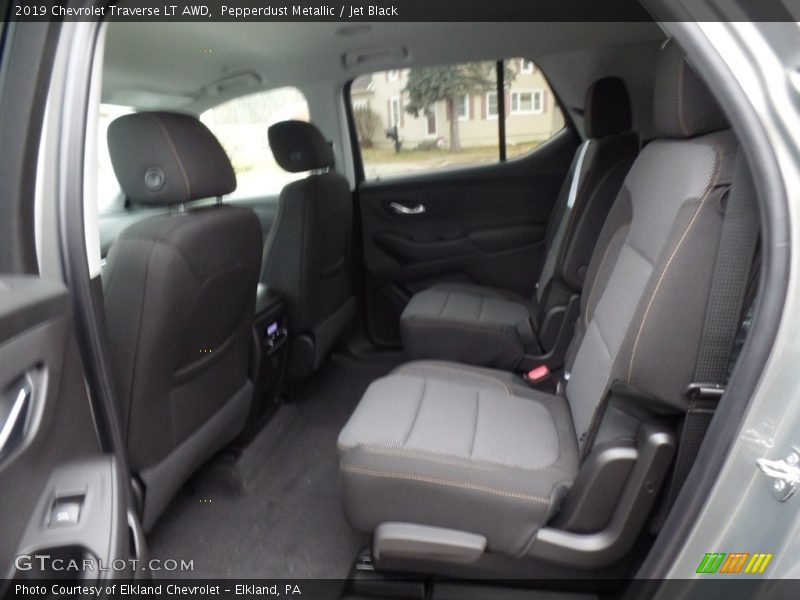 Pepperdust Metallic / Jet Black 2019 Chevrolet Traverse LT AWD