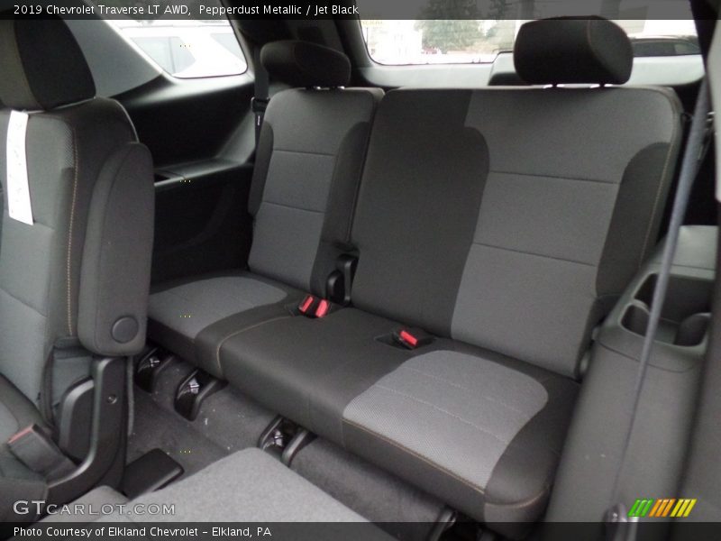 Pepperdust Metallic / Jet Black 2019 Chevrolet Traverse LT AWD