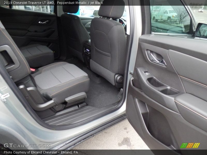 Pepperdust Metallic / Jet Black 2019 Chevrolet Traverse LT AWD