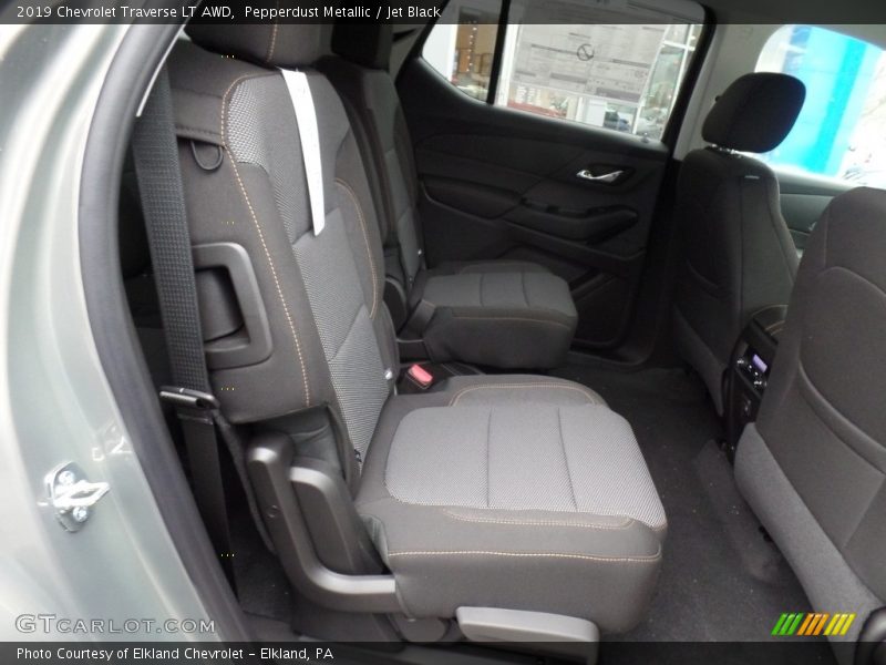 Pepperdust Metallic / Jet Black 2019 Chevrolet Traverse LT AWD