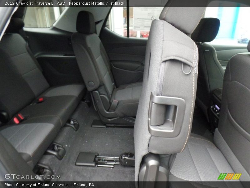 Pepperdust Metallic / Jet Black 2019 Chevrolet Traverse LT AWD