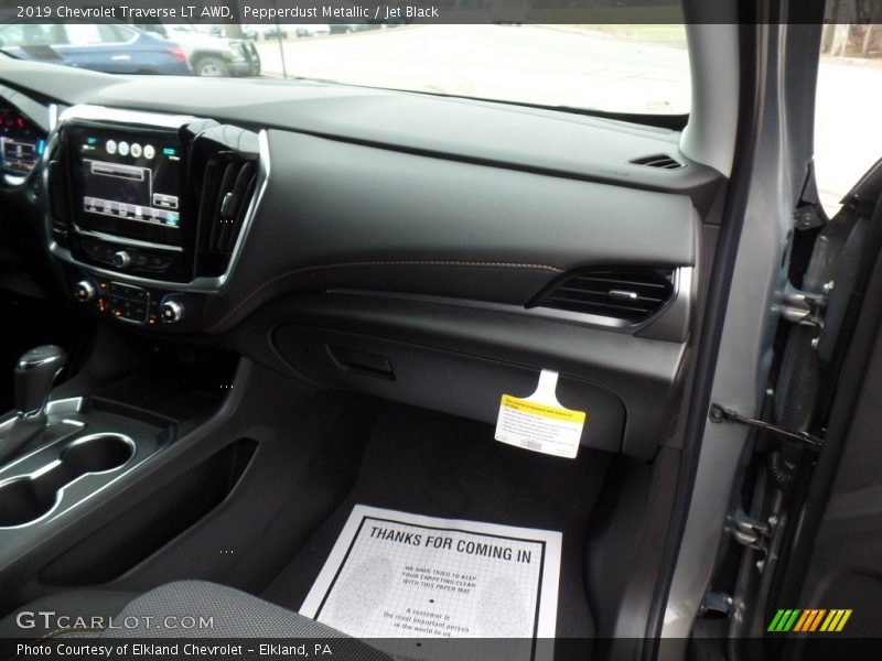 Pepperdust Metallic / Jet Black 2019 Chevrolet Traverse LT AWD