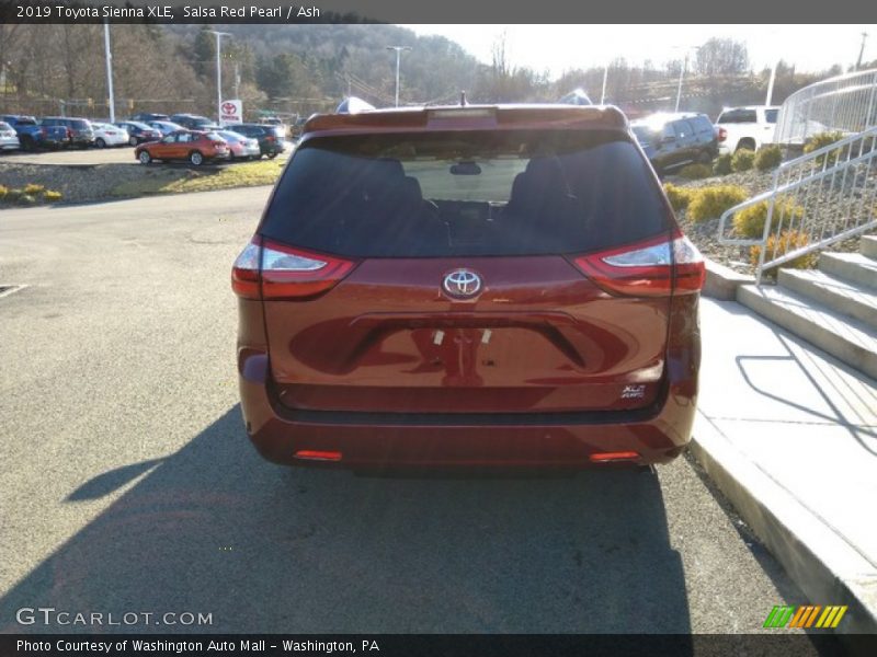 Salsa Red Pearl / Ash 2019 Toyota Sienna XLE