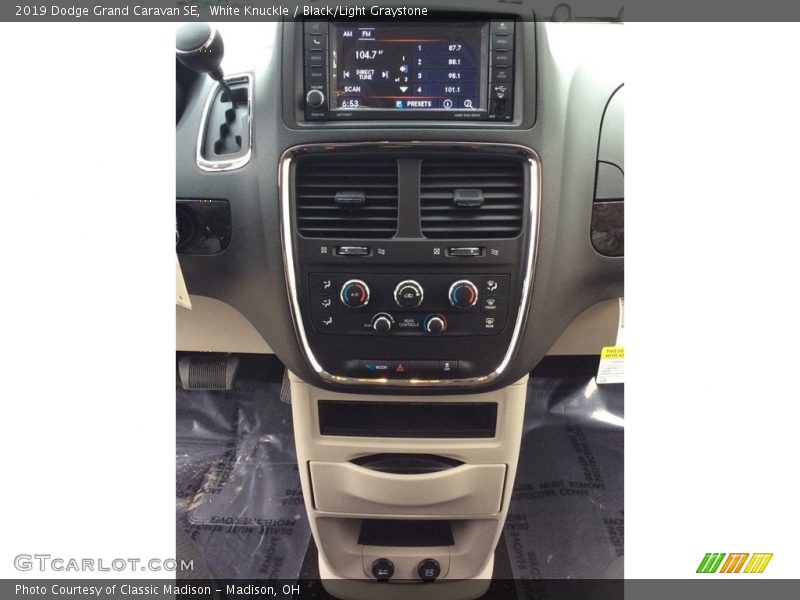 White Knuckle / Black/Light Graystone 2019 Dodge Grand Caravan SE