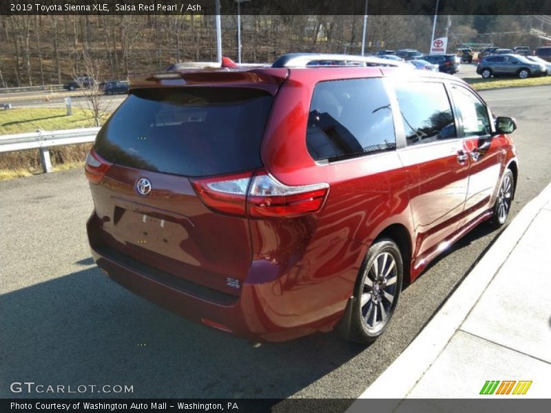 Salsa Red Pearl / Ash 2019 Toyota Sienna XLE