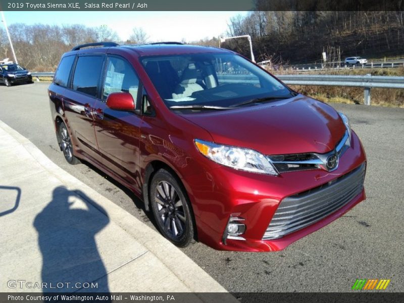Salsa Red Pearl / Ash 2019 Toyota Sienna XLE