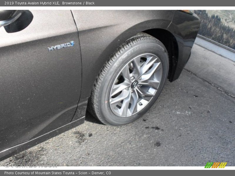 Brownstone / Black 2019 Toyota Avalon Hybrid XLE