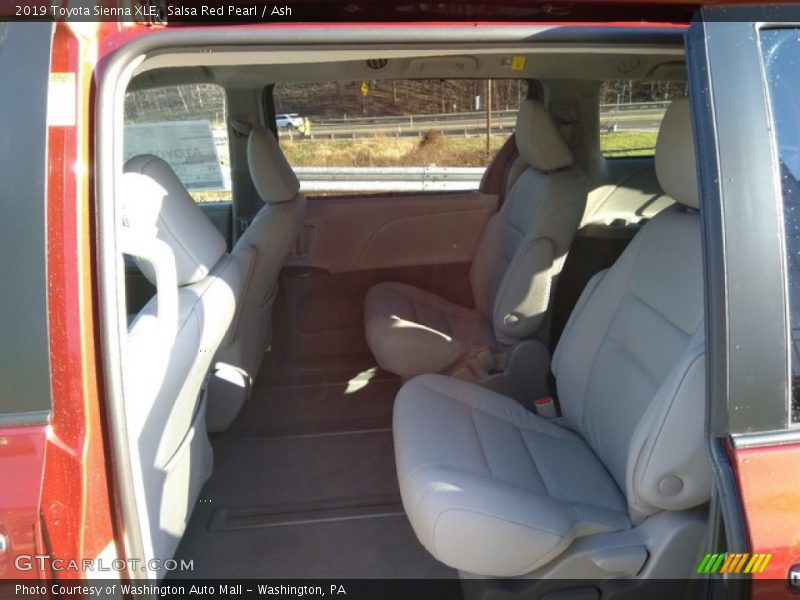 Salsa Red Pearl / Ash 2019 Toyota Sienna XLE