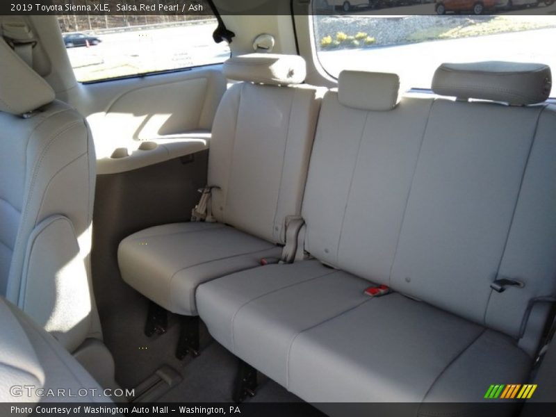 Salsa Red Pearl / Ash 2019 Toyota Sienna XLE