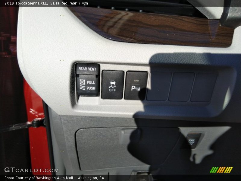 Salsa Red Pearl / Ash 2019 Toyota Sienna XLE