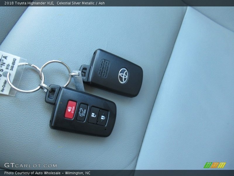 Celestial Silver Metallic / Ash 2018 Toyota Highlander XLE