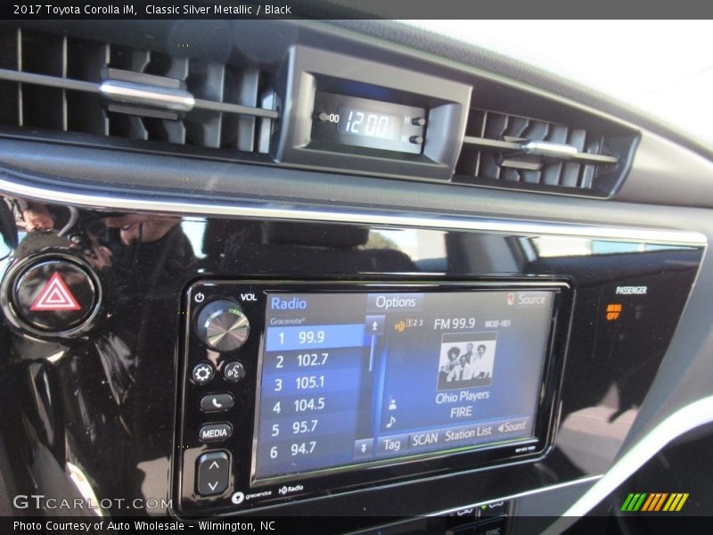 Classic Silver Metallic / Black 2017 Toyota Corolla iM