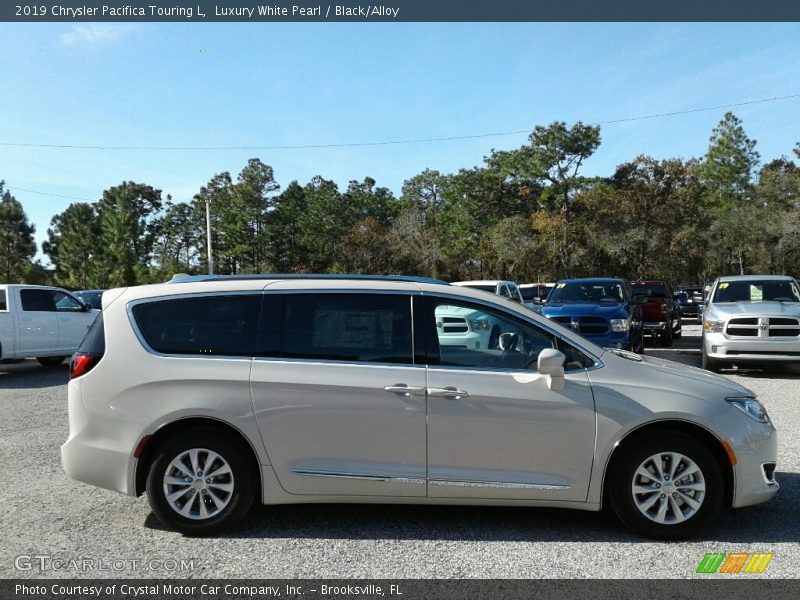Luxury White Pearl / Black/Alloy 2019 Chrysler Pacifica Touring L