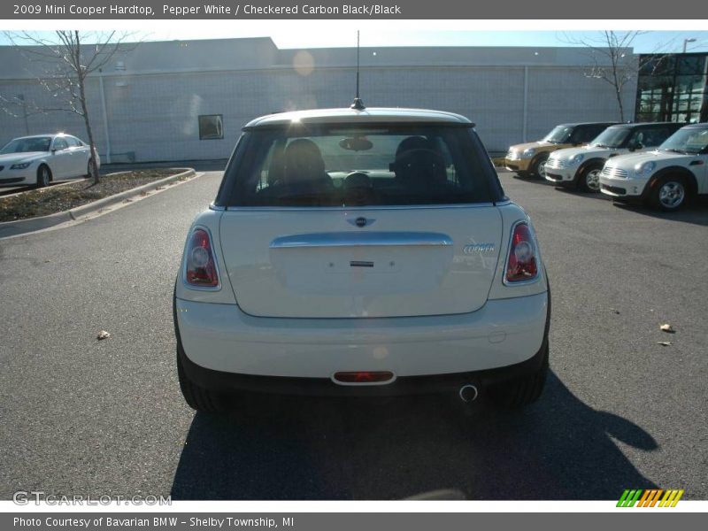 Pepper White / Checkered Carbon Black/Black 2009 Mini Cooper Hardtop