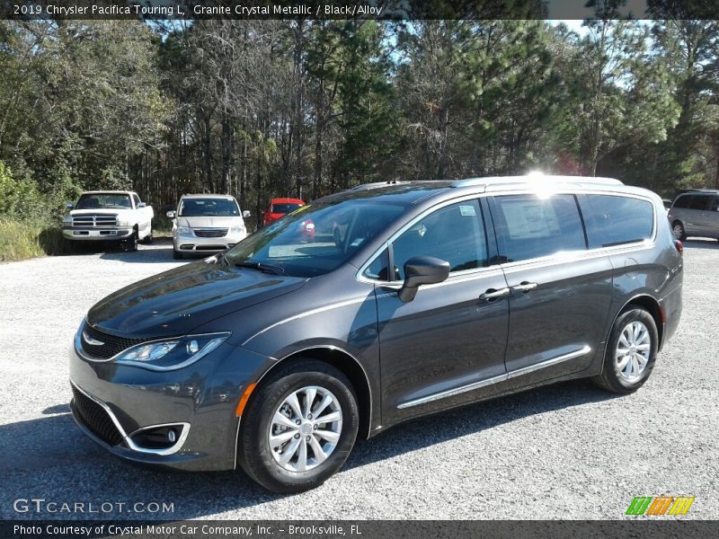 Granite Crystal Metallic / Black/Alloy 2019 Chrysler Pacifica Touring L