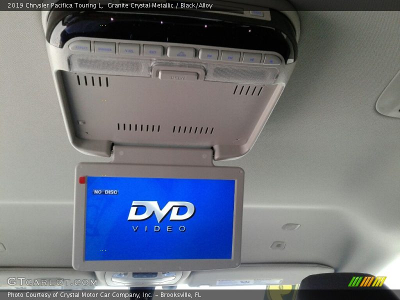 Granite Crystal Metallic / Black/Alloy 2019 Chrysler Pacifica Touring L