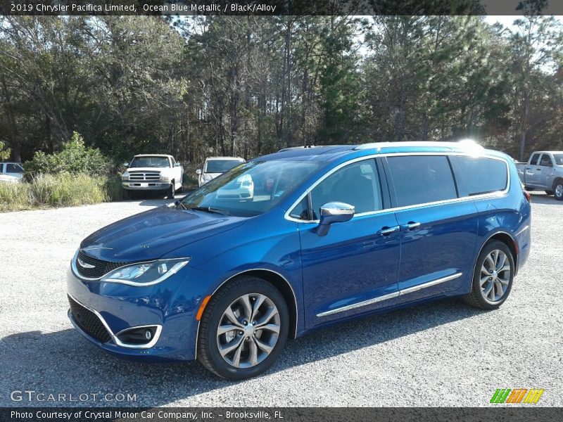 Front 3/4 View of 2019 Pacifica Limited