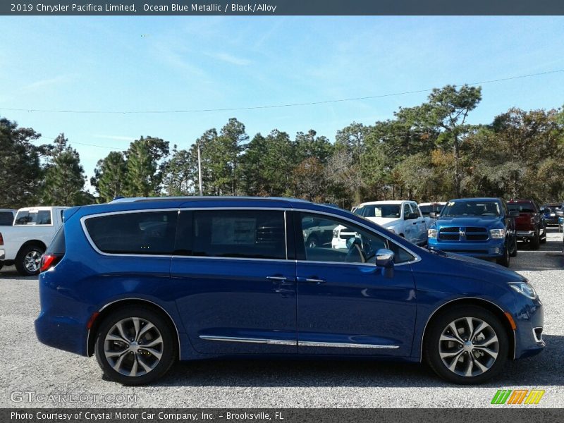 Ocean Blue Metallic / Black/Alloy 2019 Chrysler Pacifica Limited
