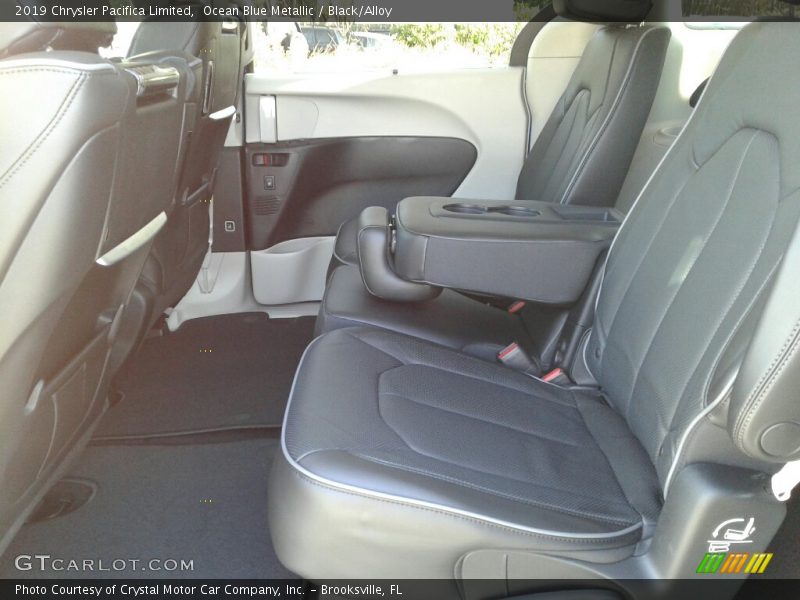Ocean Blue Metallic / Black/Alloy 2019 Chrysler Pacifica Limited