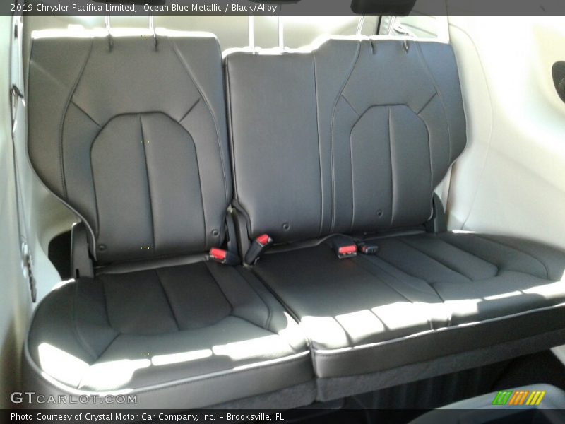 Ocean Blue Metallic / Black/Alloy 2019 Chrysler Pacifica Limited
