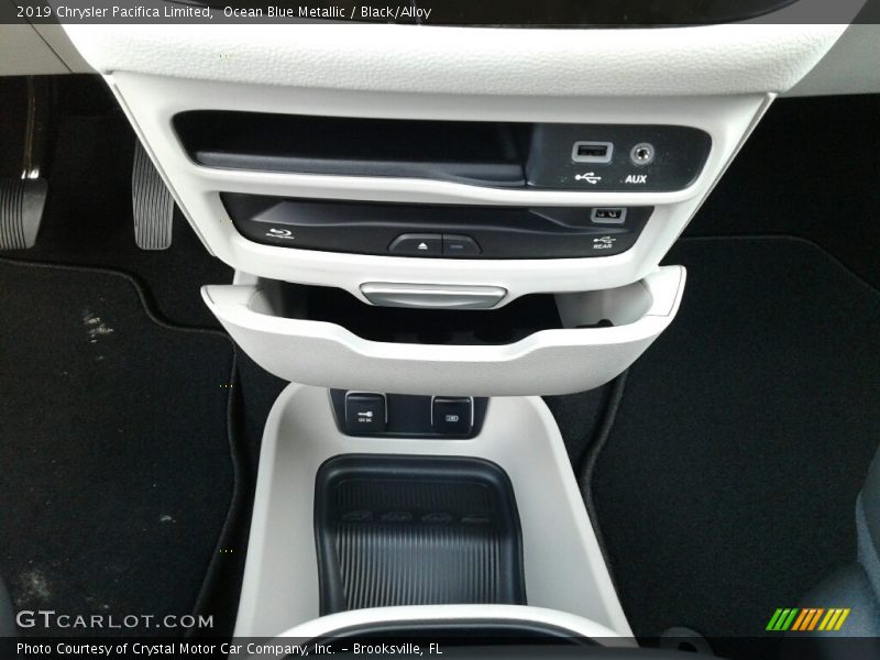 Ocean Blue Metallic / Black/Alloy 2019 Chrysler Pacifica Limited