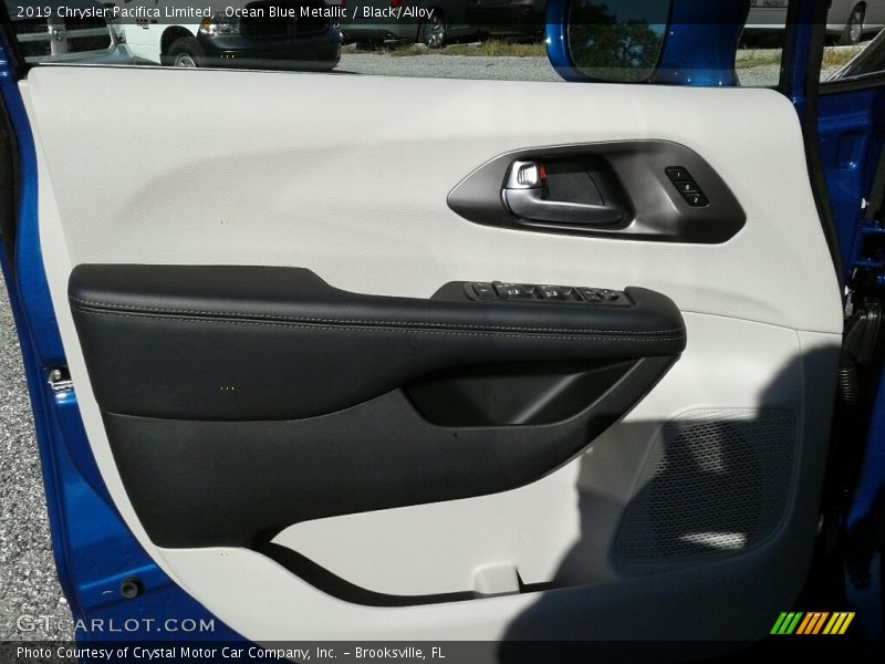 Ocean Blue Metallic / Black/Alloy 2019 Chrysler Pacifica Limited