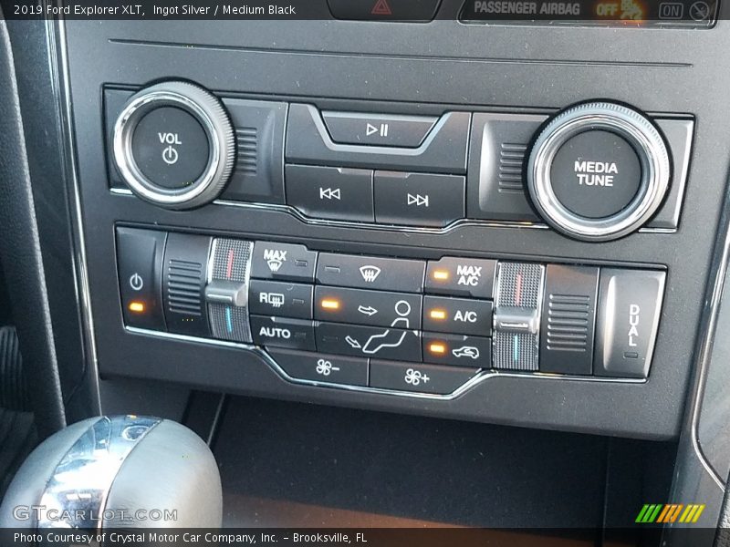 Ingot Silver / Medium Black 2019 Ford Explorer XLT